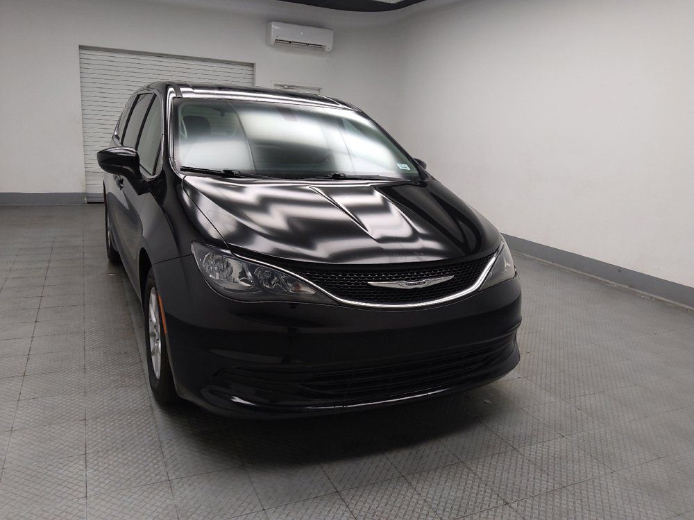 Used 2017 Chrysler Pacifica LX FWD image 14