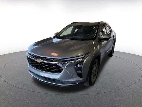 Used 2025 Chevrolet Trax LT image 6
