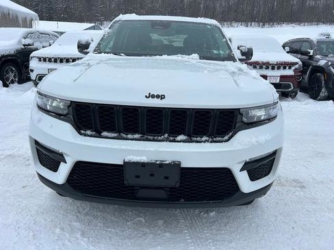 Used 2023 Jeep Grand Cherokee Limited w/ Black Appearance Package image 3