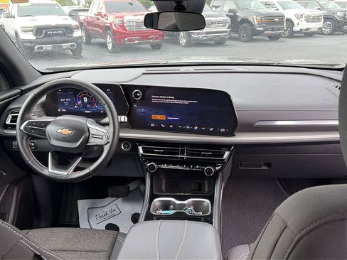 Used 2025 Chevrolet Traverse LT FWD image 22