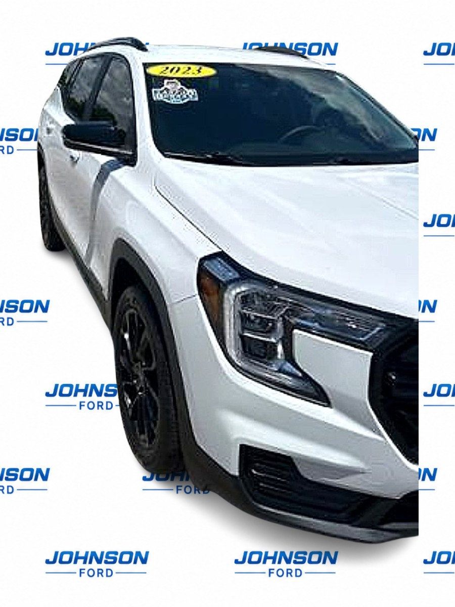 Used 2023 GMC Terrain SLE w/ Elevation Edition FWD image 3
