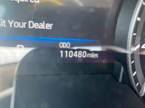 Used 2020 Toyota Highlander XLE AWD/4WD image 16