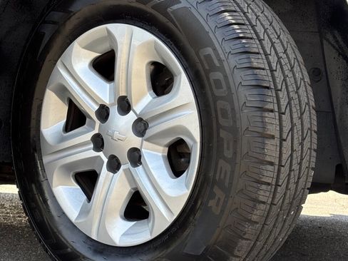 Used 2010 Chevrolet Traverse LS FWD image 31