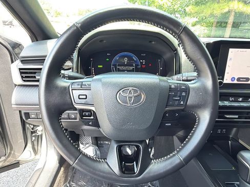 Used 2025 Toyota Camry SE w/ Convenience Package FWD image 23