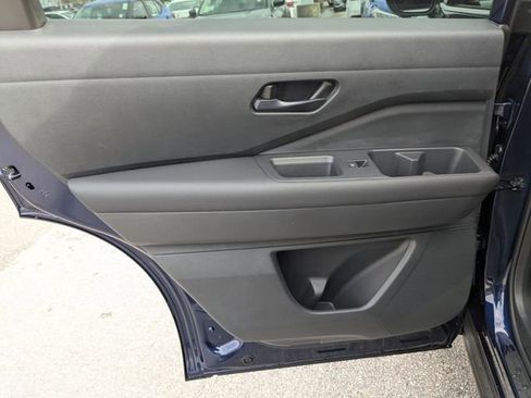 New 2025 Nissan Pathfinder SV w/ SV Premium Package image 31