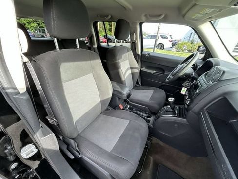 Used 2017 Jeep Patriot Sport AWD/4WD image 23