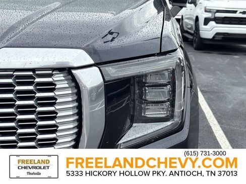 Used 2022 GMC Yukon XL Denali w/ Denali Premium Package AWD/4WD image 7