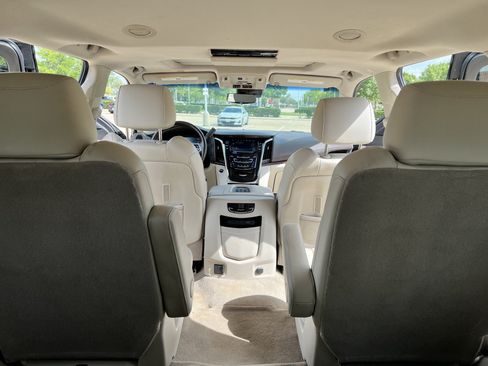Used 2017 Cadillac Escalade Luxury RWD image 43