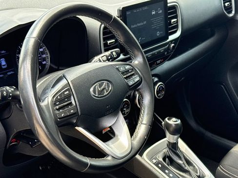 Used 2020 Hyundai Venue SEL w/ Convenience Package FWD image 18