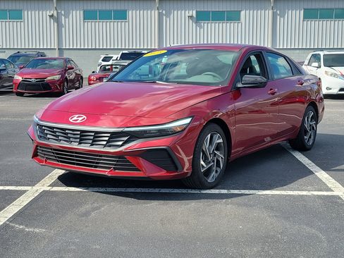 Used 2025 Hyundai Elantra Sport FWD image 3