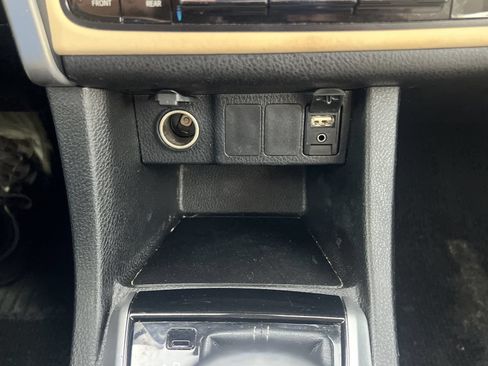 Used 2017 Toyota Corolla LE FWD image 5