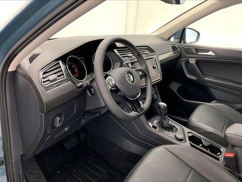 Used 2021 Volkswagen Tiguan SE w/ Panoramic Sunroof Package AWD/4WD image 4