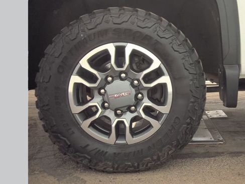 Used 2024 GMC Sierra 3500 SLE w/ SLE Value Package AWD/4WD image 9