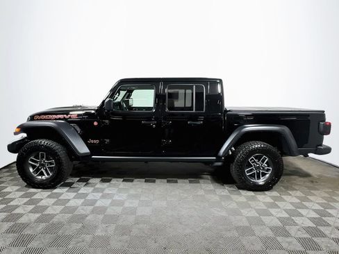 Used 2025 Jeep Gladiator Mojave w/ Convenience Group AWD/4WD image 4