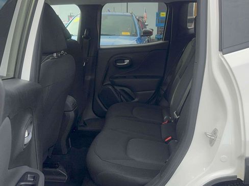 Used 2023 Jeep Renegade Latitude image 9