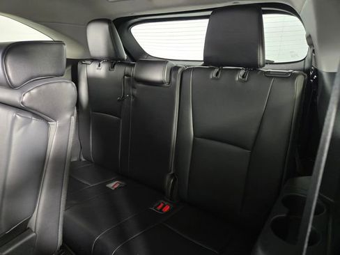 Used 2021 Toyota Highlander XLE FWD image 17