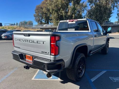 Used 2025 Chevrolet Silverado 2500 ZR2 w/ Technology Package AWD/4WD image 10