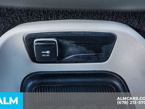 Used 2024 Chrysler Pacifica Select image 53