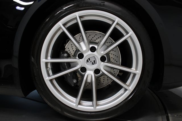 Used 2025 Porsche 911 Carrera RWD image 39