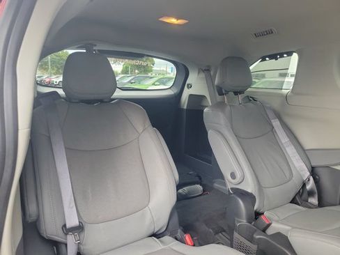 Used 2023 Toyota Sienna Limited AWD/4WD image 9