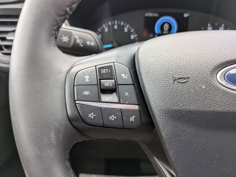 Used 2022 Ford Escape SE w/ SE Sport Appearance Package image 16