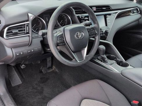 Used 2018 Toyota Camry LE image 10