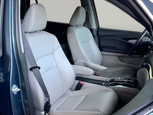 Used 2022 Honda Pilot Touring image 9