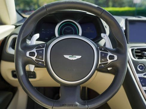 Used 2020 Aston Martin DB11 Volante image 33