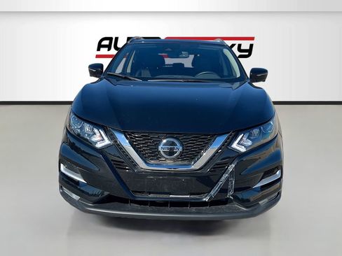 Used 2022 Nissan Rogue Sport SL w/ Premium Package FWD image 2