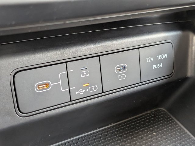 Used 2025 Hyundai Tucson SE FWD image 21