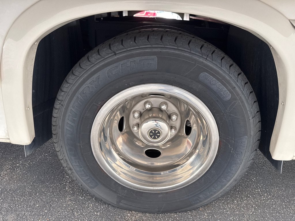 Used 2016 Ford E-450 and Econoline 450 Super Duty w/ Motorhome Prep Package RWD image 11