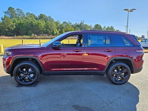 New 2025 Jeep Grand Cherokee Limited w/ Luxury Tech Group II image 5
