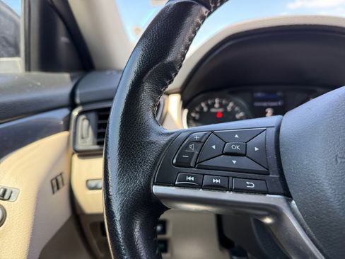 Used 2020 Nissan Rogue SV w/ Premium Package FWD image 15