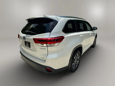Used 2017 Toyota Highlander XLE AWD/4WD image 9