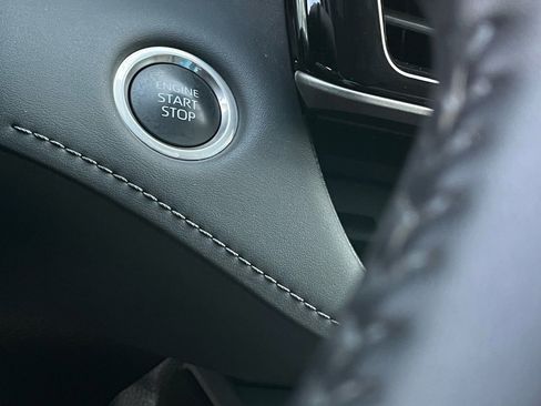 Used 2024 Toyota Highlander XLE image 18