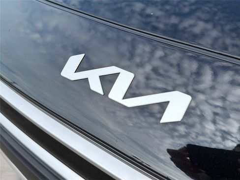 Used 2025 Kia Niro LX FWD image 28