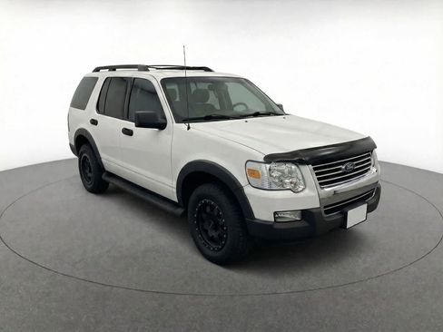 Used 2006 Ford Explorer XLT image 2
