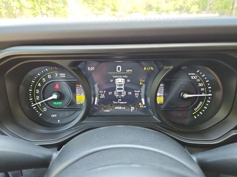 Used 2024 Jeep Wrangler Unlimited Rubicon 4xe AWD/4WD image 24