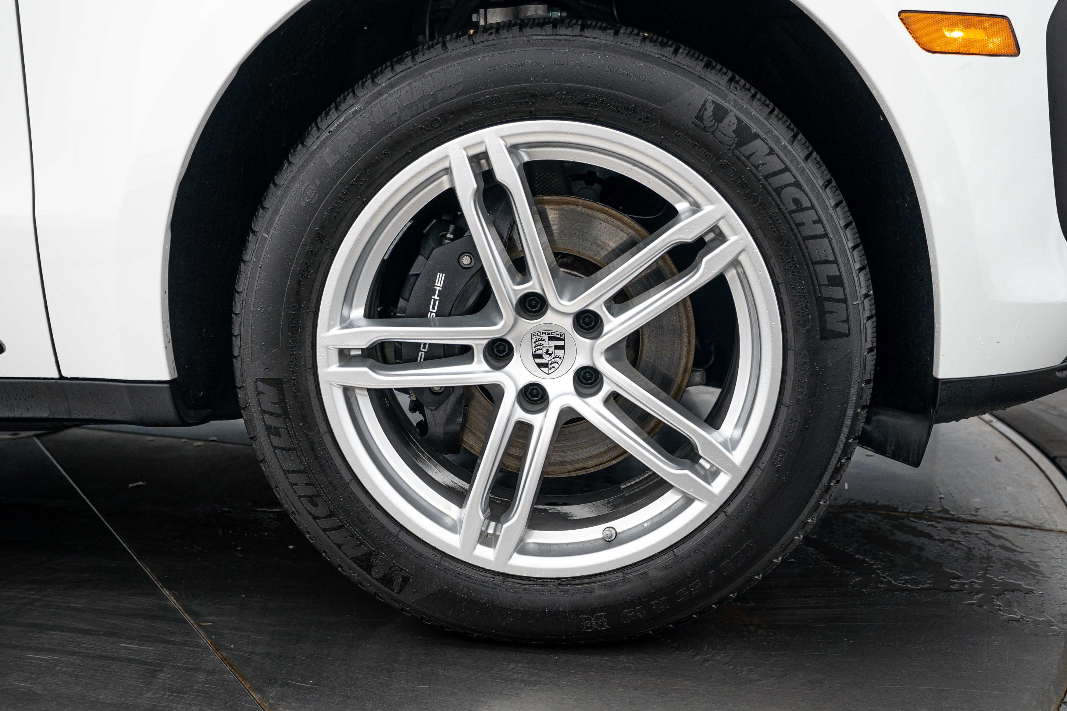Certified 2026 Porsche Macan AWD/4WD image 11