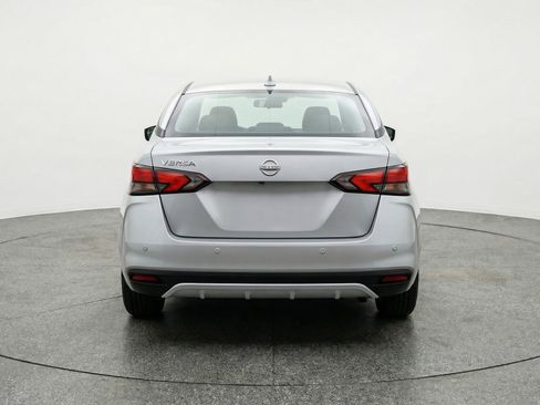 Used 2025 Nissan Versa SV image 6