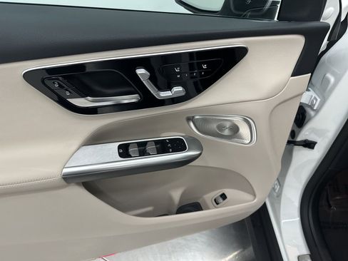 Used 2026 Mercedes-Benz GLC 300 image 11