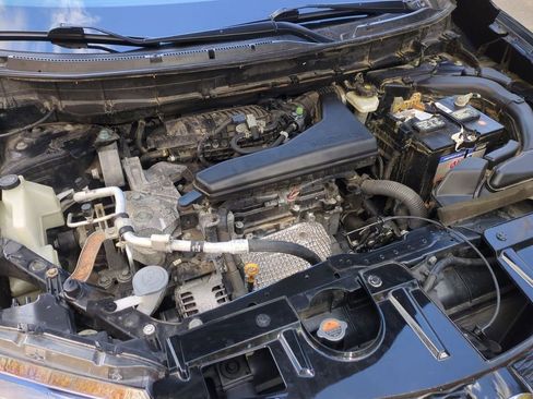 Used 2016 Nissan Rogue SV w/ SV Premium Package image 30