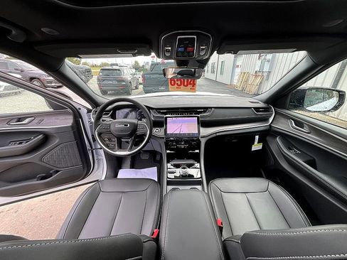 New 2025 Jeep Grand Cherokee L Limited image 37