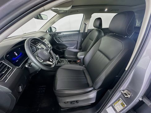 Used 2024 Volkswagen Tiguan SE image 13