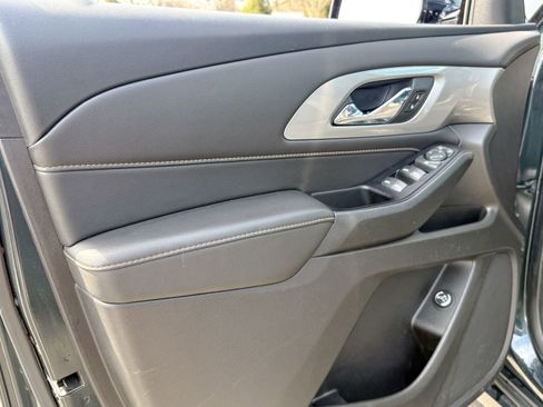 Used 2019 Chevrolet Traverse LT image 18