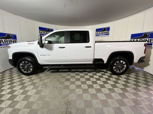 Used 2024 Chevrolet Silverado 2500 Custom w/ Custom Value Package AWD/4WD image 10