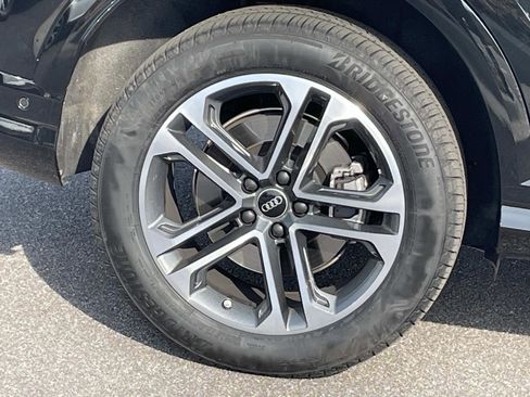 Used 2025 Audi Q5 Premium w/ Convenience Package image 4