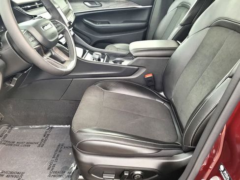 New 2026 Jeep Grand Cherokee Altitude image 13