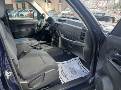 Used 2012 Jeep Liberty Sport w/ Driver Convenience Group RWD image 10