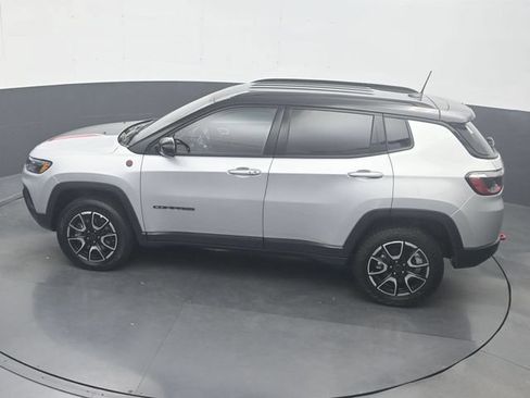 Used 2025 Jeep Compass Trailhawk AWD/4WD image 22